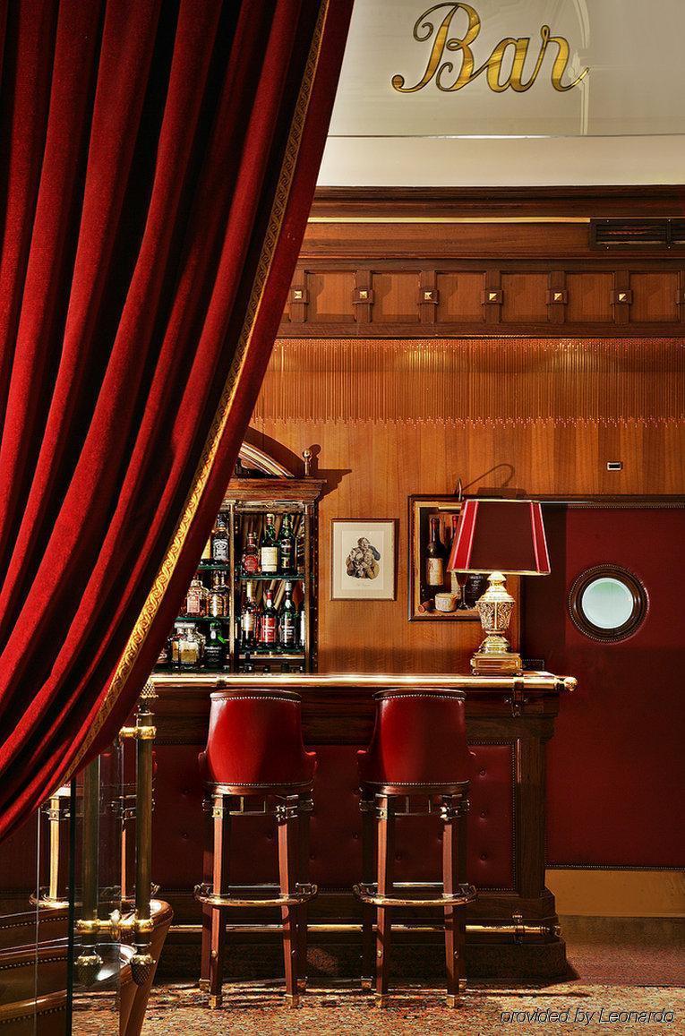 Hotel Avenida Palace Lisboa Eksteriør bilde The bar at the Savoy