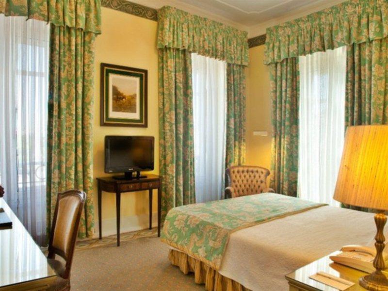 Hotel Avenida Palace Lisboa Eksteriør bilde A guest room at the Hotel de Ville